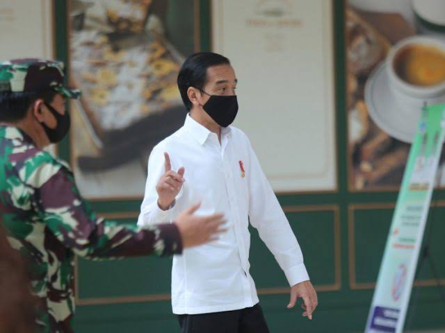 Kerahkan TNI untuk Disiplinkan Warga, Jokowi: Jika Efektif Akan Diperluas