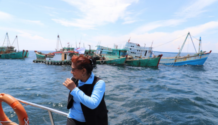 Susi Pudjiastuti Mohon Kepada Jokowi Agar Tegas Atasi Illegal Fishing