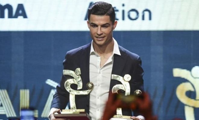 Ronaldo Meraih Penghargaan Pemain Terbaik Abad Ini