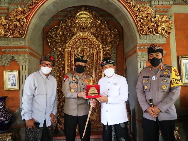 Jalin Tali Persaudaraan, Kapolda Bali Silaturahmi Ke Puri Ubud dan Puri Peliatan