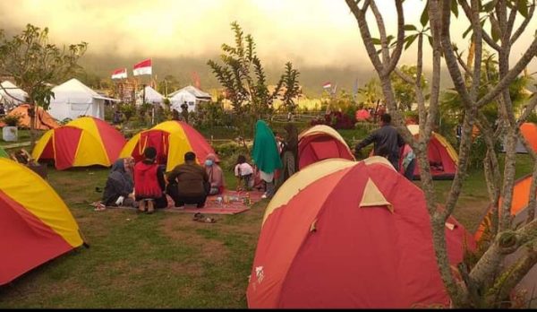 Menikmati Sensasi Camping di Danau Beratan, Menatap Senja Dibalik Tenda