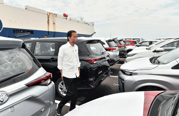 Bertolak ke Subang, Jokowi Tinjau Pelepasan Ekspor Mobil