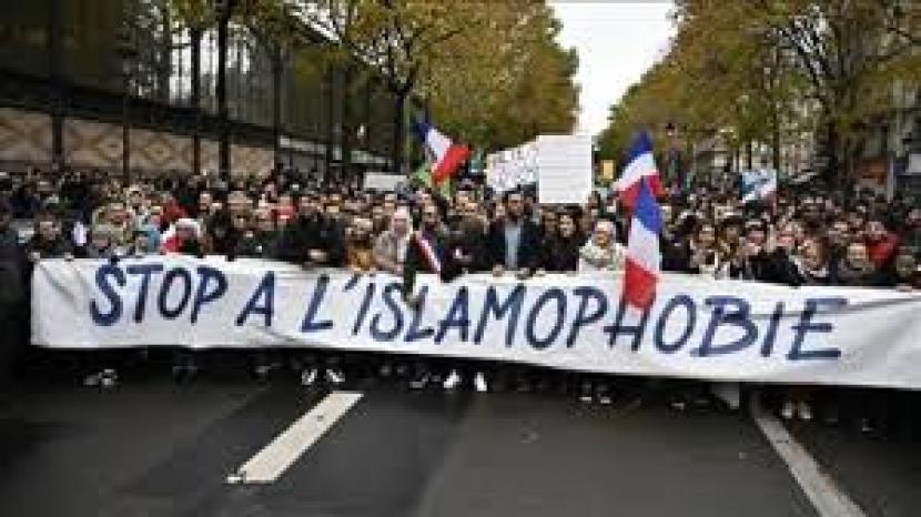 CAGE Melaporkan, Prancis Aniaya Umat Islam