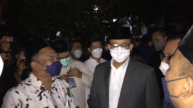 Teriakan 'Presiden' Menggema usai Anies Baswedan Ceramah di Masjid Kampus UGM