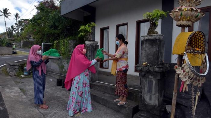 Ngejot, Tradisi Berbagi Umat Muslim dan Umat Hindu Bali