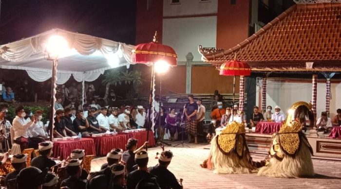 Jelang PKB, Walikota Jaya Negara Semangati Sekaa Barong Candra Geni Tatasan Kelurahan Tonja