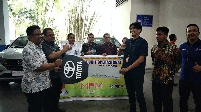 Seluruh Komisioner Bawaslu di Riau Dapat Mobil Operasional Baru
